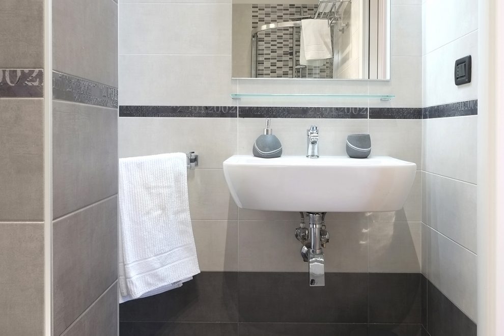 J24 B&B - bed & breakfast roma eur - Hopper - bagno camera matrimoniale